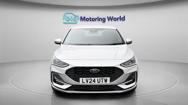 Used Ford Focus ST-Line 125 HP (91 kW) 2024 Silver Hatchback