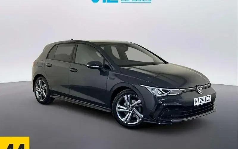 Second-hand VW Golf VIII R-line 131 CP (96 kW) 2024 Hatchback