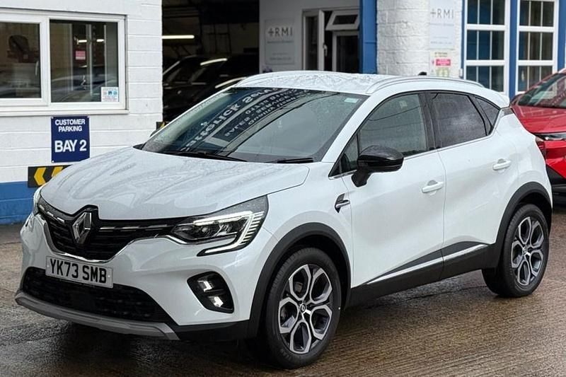 Glacier white Used 2024 Renault Captur Techno SUV | £15,995 (Fair price) - Image 1/1
