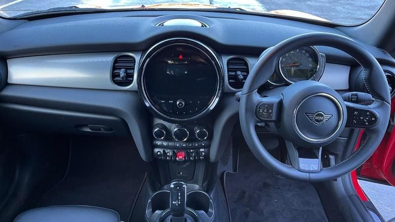 Used Mini Cooper Exclusive 136 HP (100 kW) 2023 Chili red Hatchback