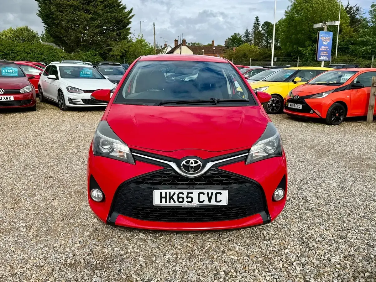Used Toyota Yaris Sport 99 HP (72 kW) 2015 Red Hatchback