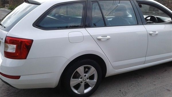 White Used 2015 Skoda Octavia SE L Estate | £7,500 (Fair price) - Image 1/1
