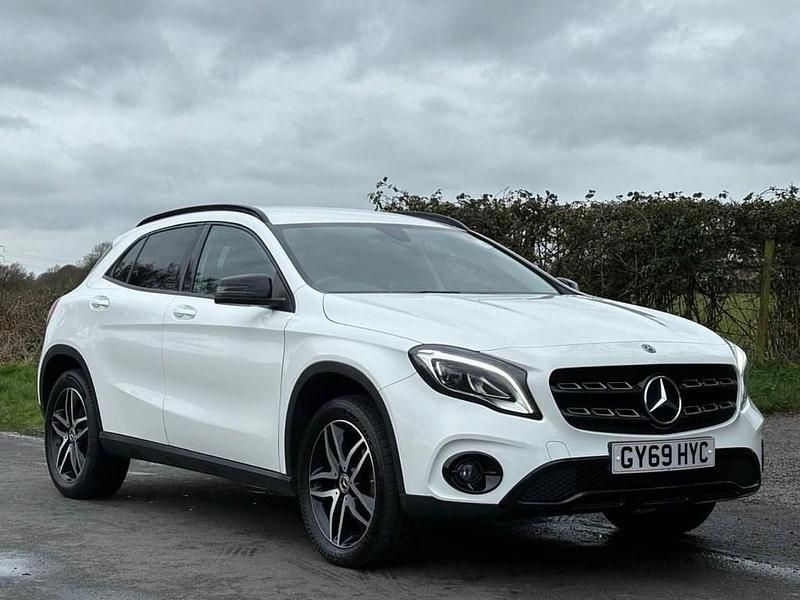 Used Mercedes GLA180 Urban 122 HP (89 kW) 2019 White SUV