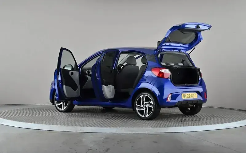 Used Hyundai i10 Premium 67 HP (49 kW) 2022 Blue Hatchback