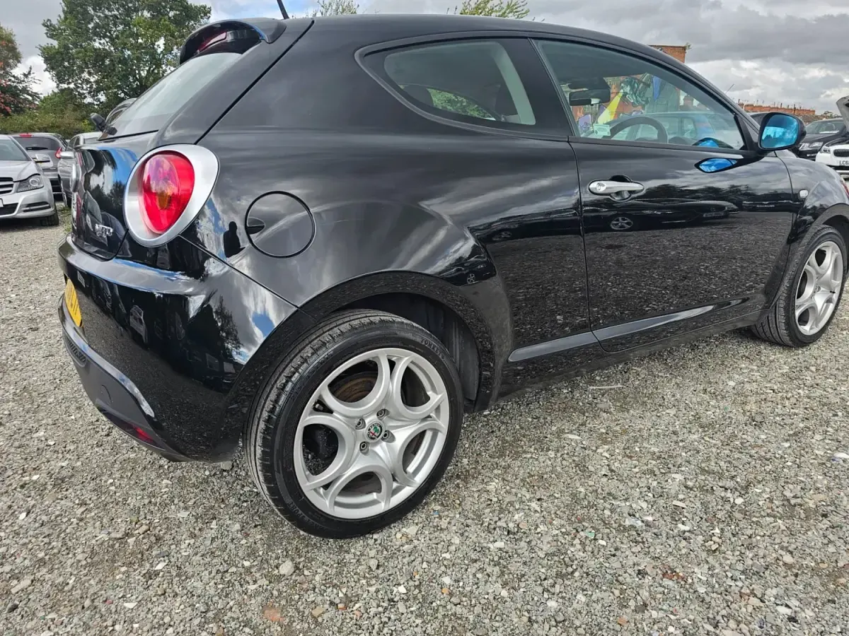 Begagnad Alfa Romeo MiTo 105 HK (77 kW) 2017 Svart Halvkombi