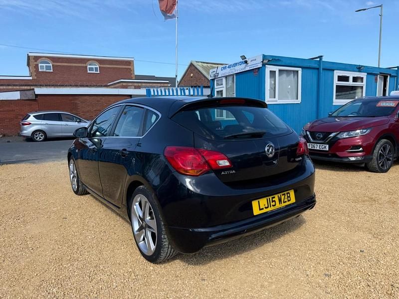 Used Vauxhall Astra Edition 140 HP (102 kW) 2015 Black Hatchback