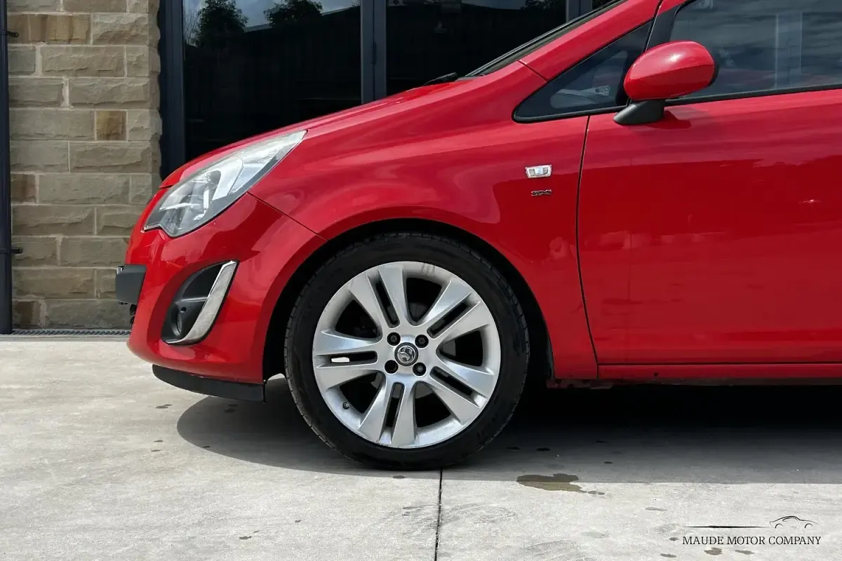 Used Vauxhall Corsa 95 HP (69 kW) 2014 Red Hatchback