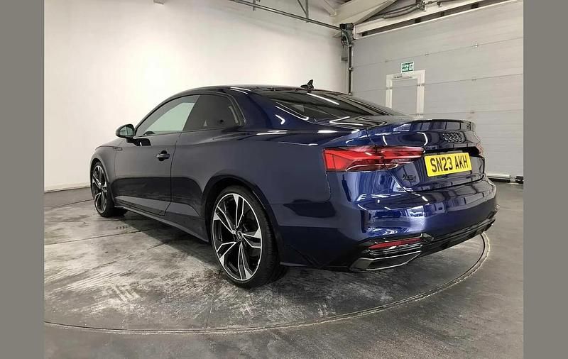Begagnad Audi A5 Black Edition 147 HK (108 kW) 2023 Blå Sportkupé