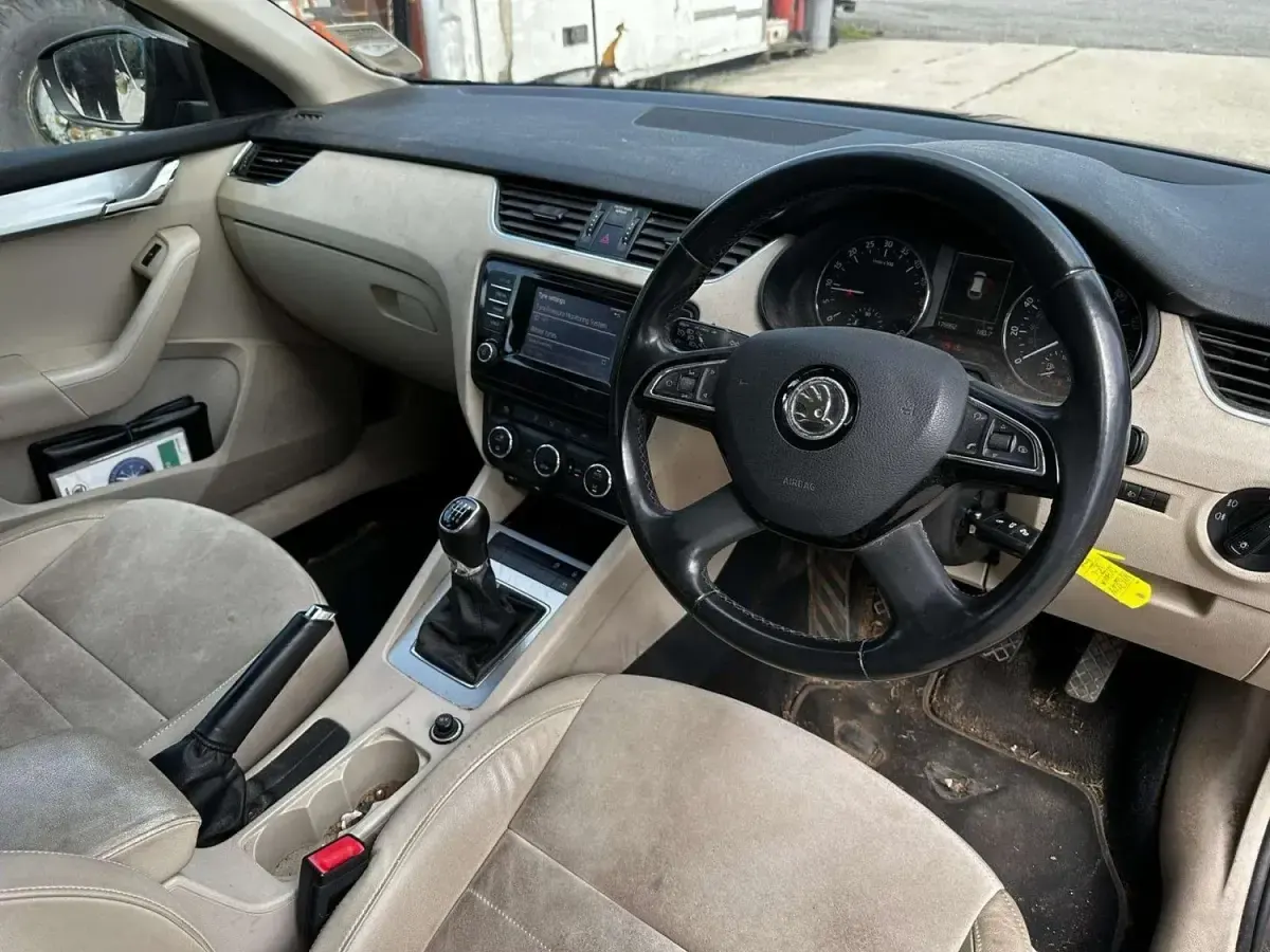 Begagnad Skoda Octavia Elegance 2013 Brun Kombi