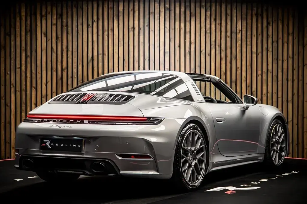 Ny Porsche 992 2025 Silver Cab