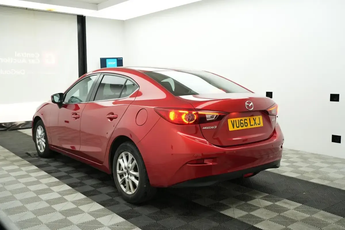 Used Mazda 3 105 HP (77 kW) 2016 Red Sedan