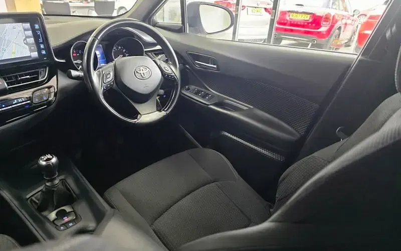 Used Toyota C-HR 116 HP (85 kW) 2018 Silver SUV