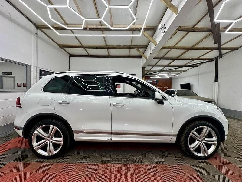 Used VW Touareg R-line Plus 262 HP (192 kW) 2017 White SUV