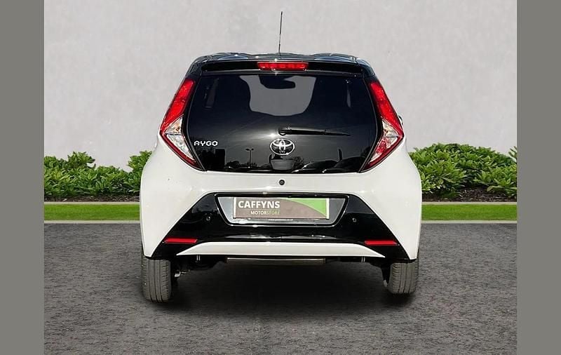 Used Toyota Aygo Trend 72 HP (52 kW) 2021 White Hatchback