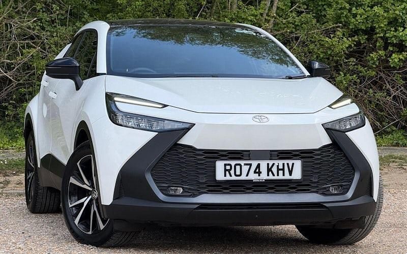 Used Toyota C-HR Design 223 HP (164 kW) 2025 Pure white SUV
