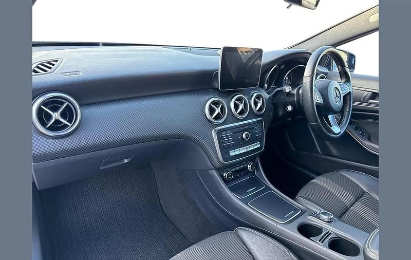 Used Mercedes A180 Sport Edition 121 HP (88 kW) 2018 Blue Hatchback