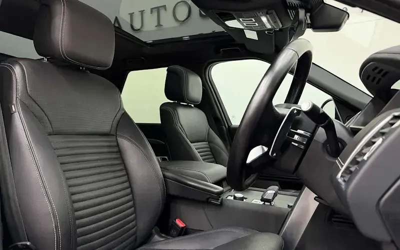 Used Land Rover Discovery 5 SE Dynamic 300 HP (220 kW) 2023 SUV
