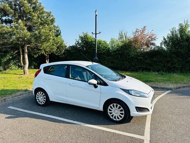 Used Ford Fiesta Style 82 HP (60 kW) 2015 White Hatchback