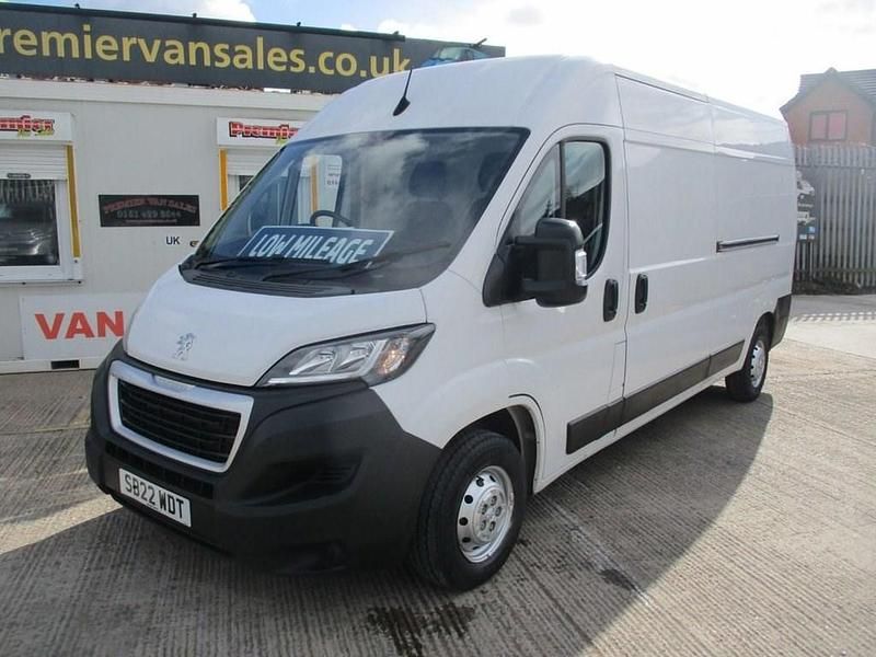 Used Peugeot Boxer 140 HP (102 kW) 2022 White Van