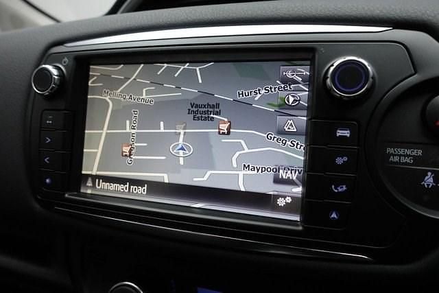 Used Toyota Yaris 101 HP (74 kW) 2015 Hatchback