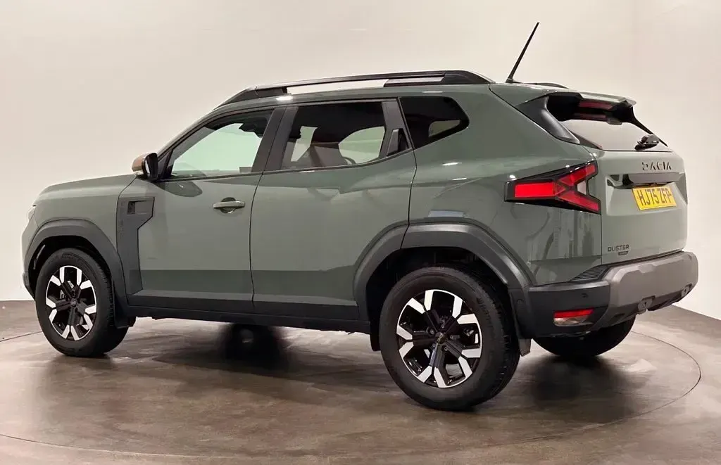 Used Dacia Duster Extreme 143 HP (105 kW) 2025 Green Hatchback