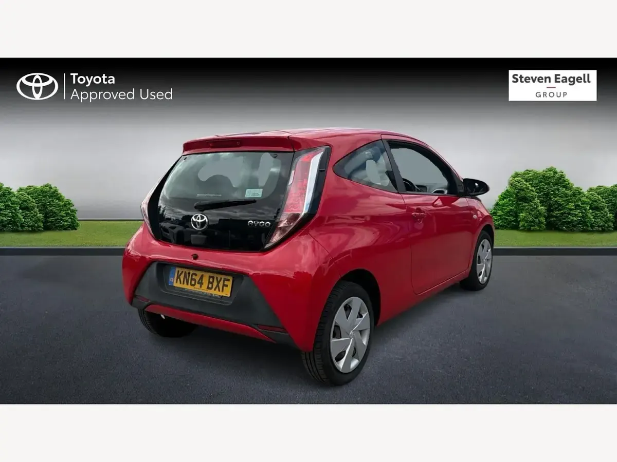 Used Toyota Aygo X-play 69 HP (50 kW) 2015 Red Hatchback