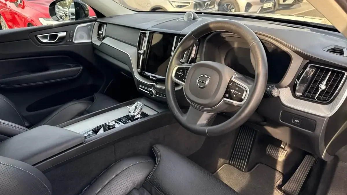 Usado Volvo XC60 Ultra 247 HP (181 kW) 2025 Preto SUV