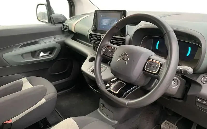 Usado Citroën e-Berlingo XTR 100 kW (136 HP) 2023 Carrinha