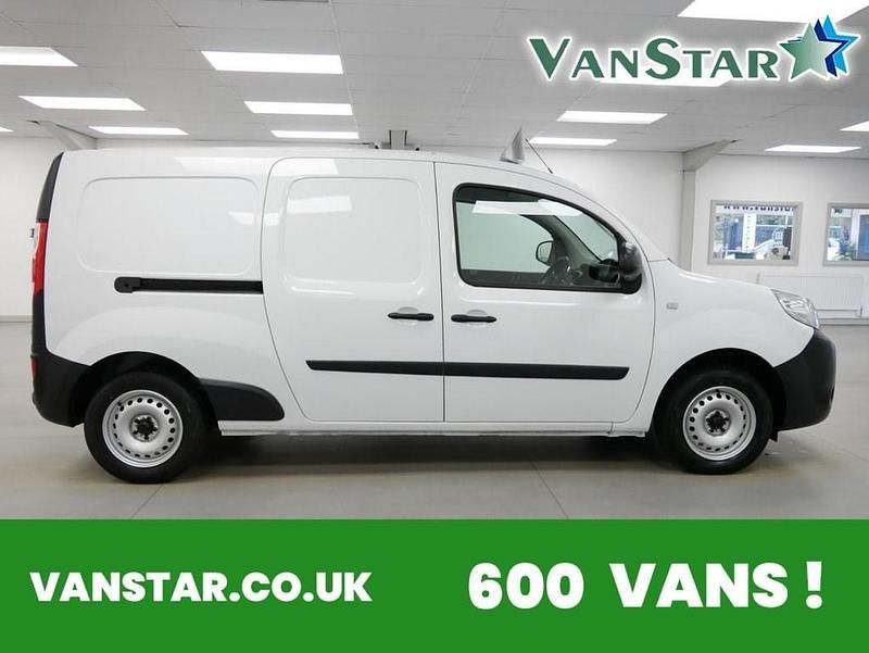 White Used 2021 Renault Kangoo Business MPV | £11,889 (A bit pricey) - Image 1/4