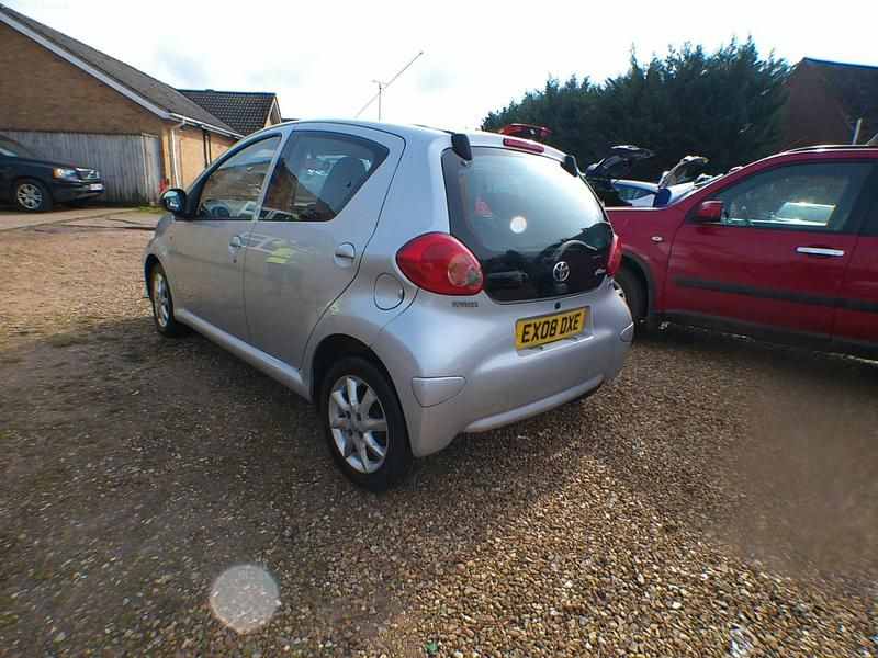 Used Toyota Aygo Platinum 67 HP (49 kW) 2008 Silver Hatchback