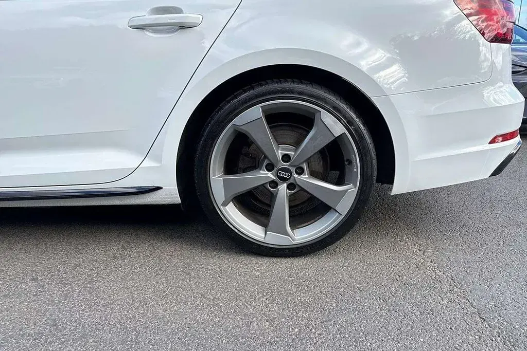 Used Audi A4 Black Edition 147 HP (108 kW) 2019 White Estate