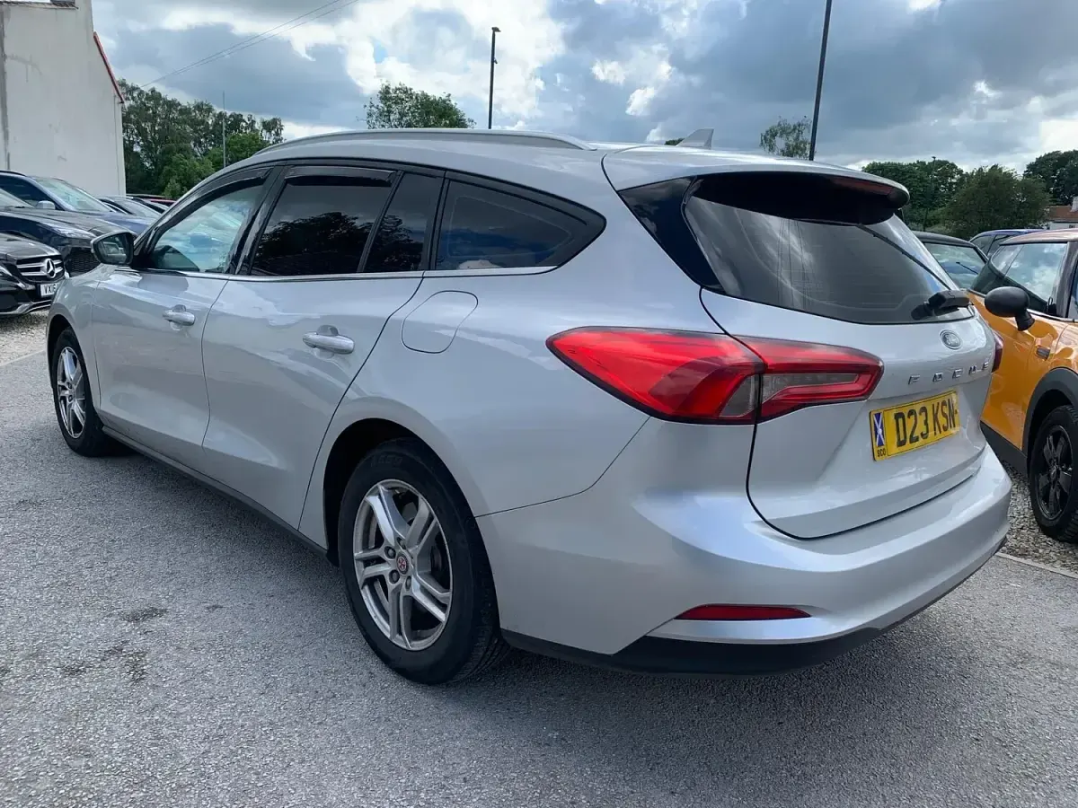 Used Ford Focus Zetec 120 HP (88 kW) 2019 Silver Estate