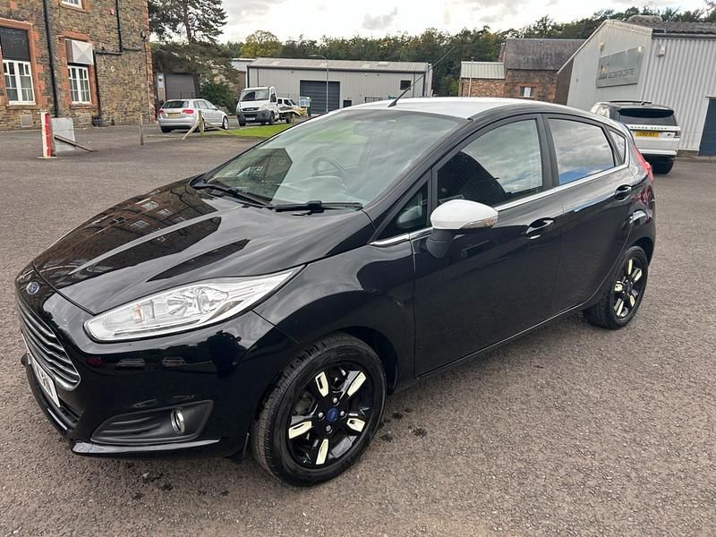 Used Ford Fiesta Zetec 82 HP (60 kW) 2016 Black Hatchback