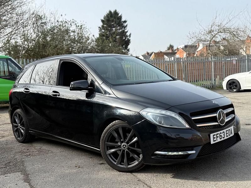 Usado Mercedes B200 136 HP (100 kW) 2014 Preto Monovolume