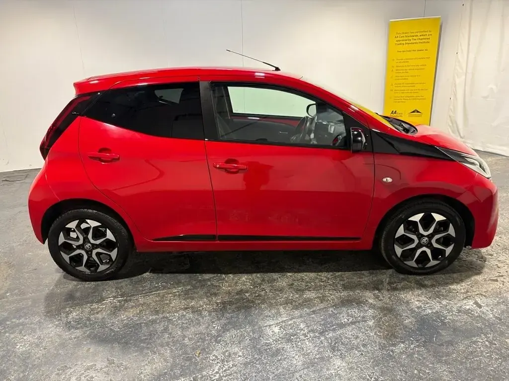 Used Toyota Aygo Trend 72 HP (52 kW) 2021 Red Hatchback