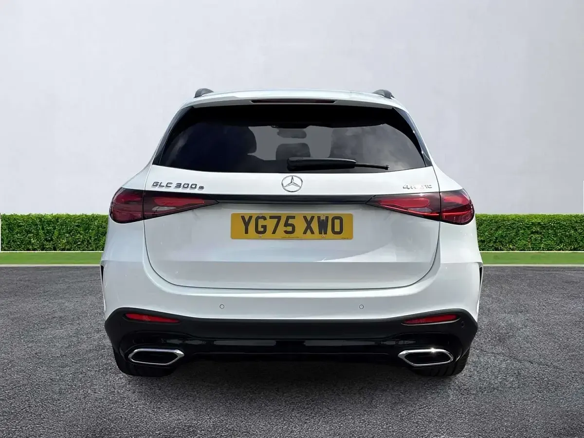 New Mercedes GLC300e Urban 313 HP (230 kW) 2025 White SUV