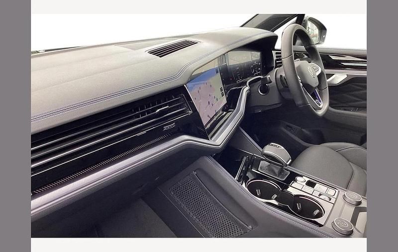 Used VW Touareg R 462 HP (339 kW) 2025 Grenadilla black SUV