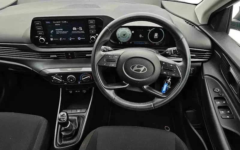 Used Hyundai i20 Advanced 101 HP (74 kW) 2024 White Hatchback