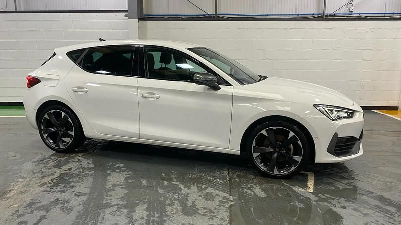 Used Cupra Leon 150 HP (110 kW) 2024 White Hatchback