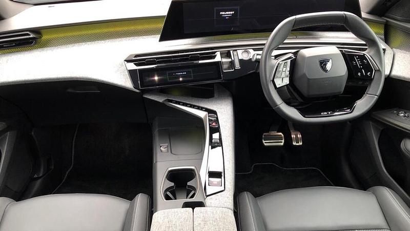 Used Peugeot e-3008 GT 152 kW (207 HP) 2025 White SUV