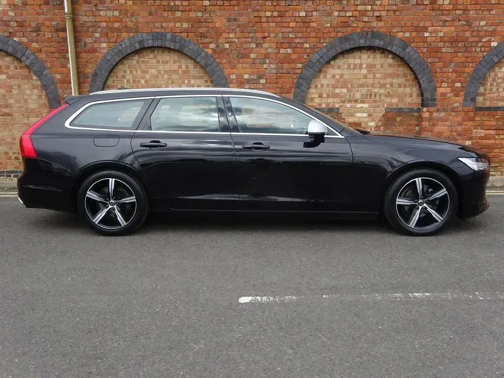 Used Volvo V90 R-Design 187 HP (137 kW) 2018 Black Estate