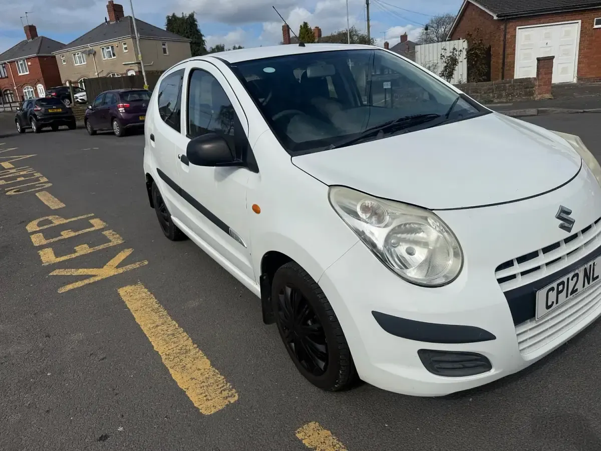 Used Suzuki Alto SZ3 68 HP (50 kW) 2012 White Hatchback