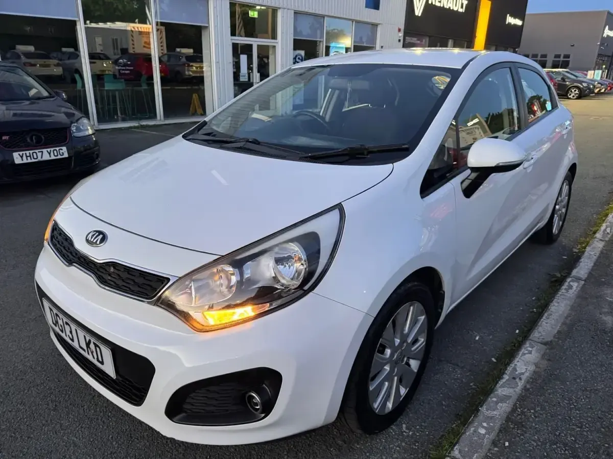 Usado Kia Rio 107 CV (78 kW) 2013 Blanco Utilitario