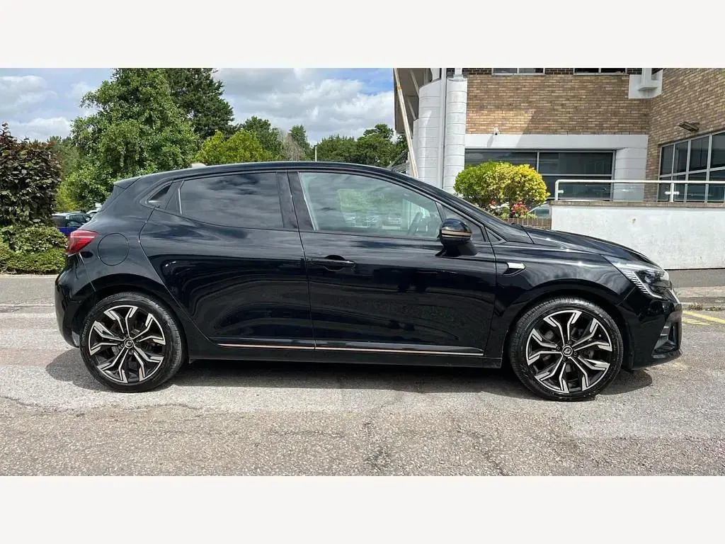 Used Renault Clio SE 140 HP (102 kW) 2022 Black  Hatchback