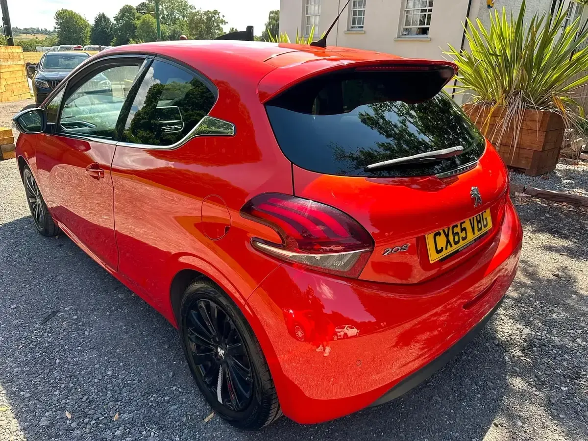 Used Peugeot 208 Allure 82 HP (60 kW) 2015 Orange Hatchback