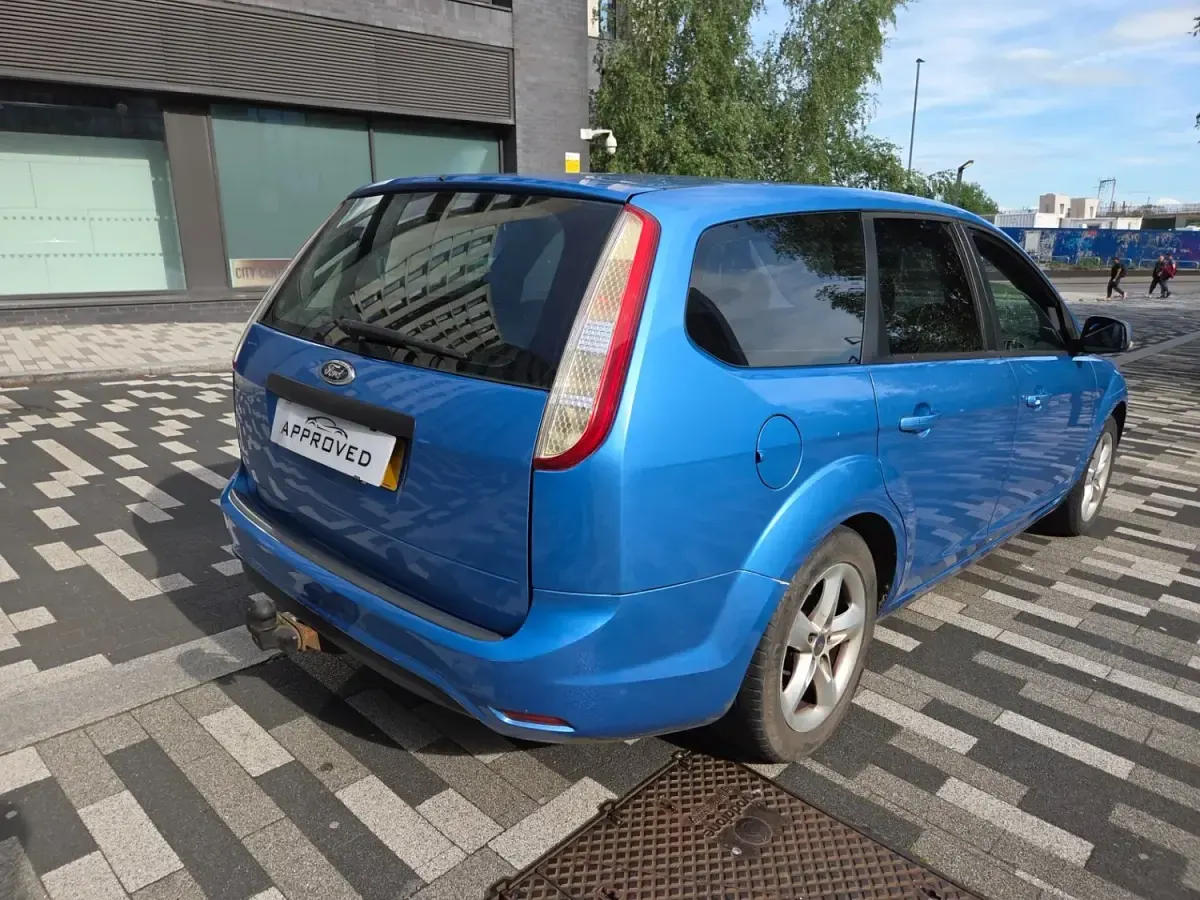 Usado Ford Focus Zetec 110 HP (80 kW) 2010 Azul Carrinha