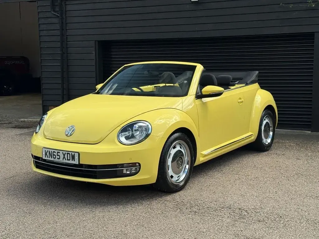 Used VW Beetle Design 105 HP (77 kW) 2015 Yellow Hatchback