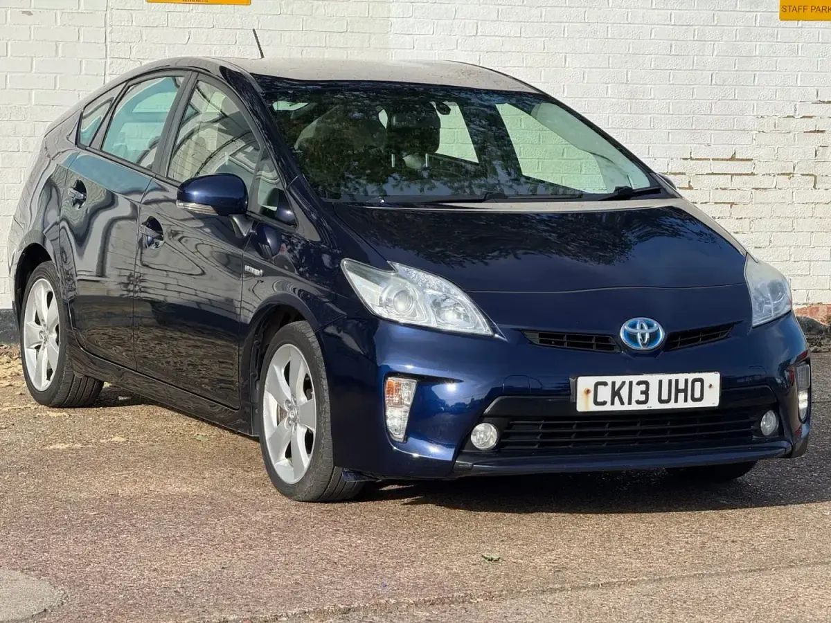 Used Toyota Prius T4 2013 Blue Hatchback