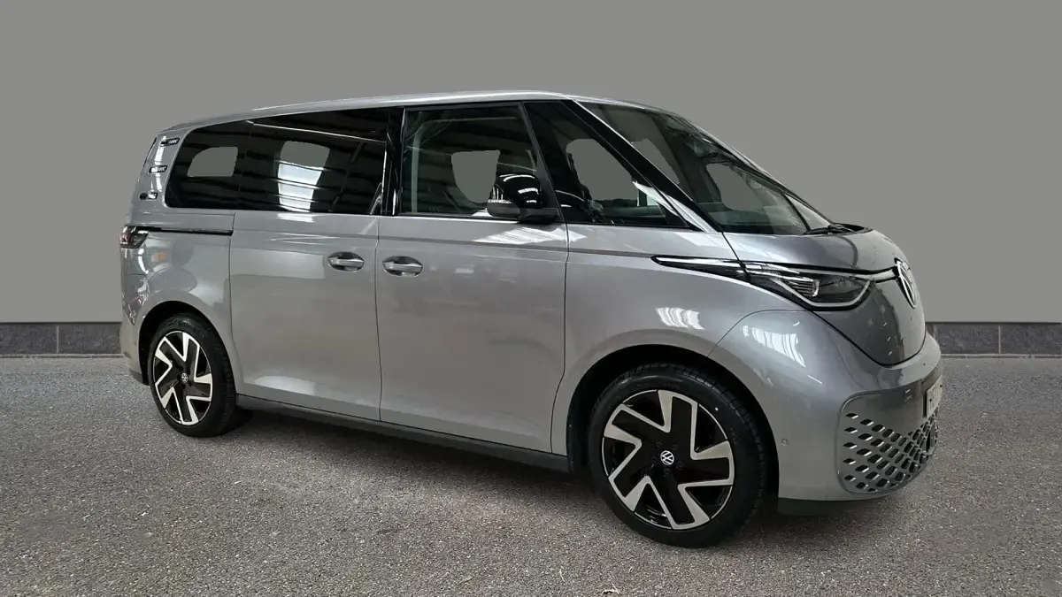 Usado VW ID. Buzz Pro 150 kW (204 HP) 2023 Prateado Monovolume