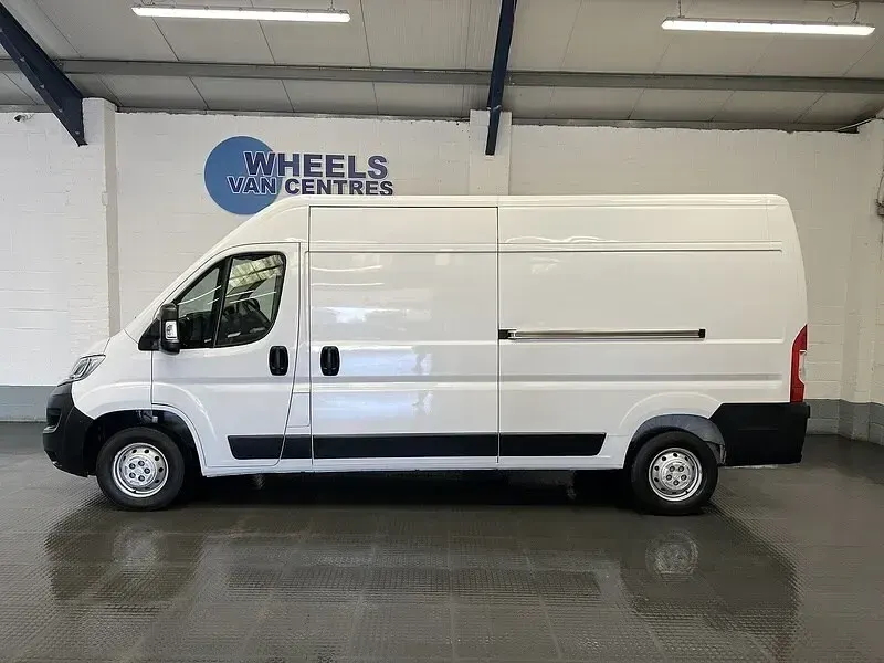 Used Citroën Relay 140 HP (102 kW) 2023 White Van